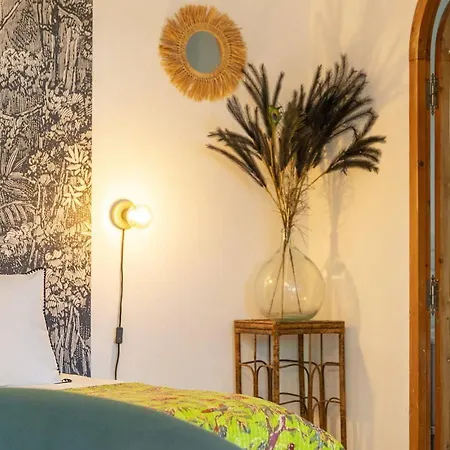 Mas La Pauline Gites De Charme & Roulotte Saint-Rémy-de-Provence Zimmer foto