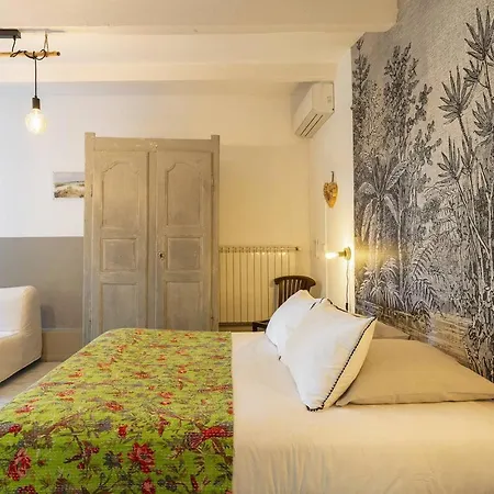 Mas La Pauline Gites De Charme & Roulotte Saint-Rémy-de-Provence Zimmer foto