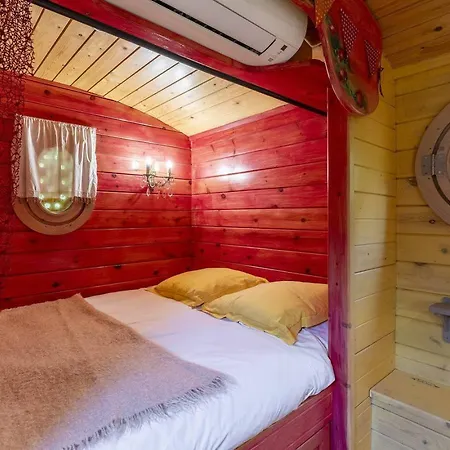 Mas La Pauline Gites De Charme & Roulotte Saint-Rémy-de-Provence Zimmer foto