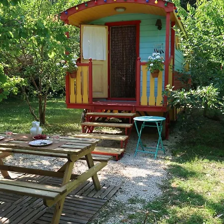 Mas La Pauline Gites De Charme & Roulotte Saint-Rémy-de-Provence Exterior foto