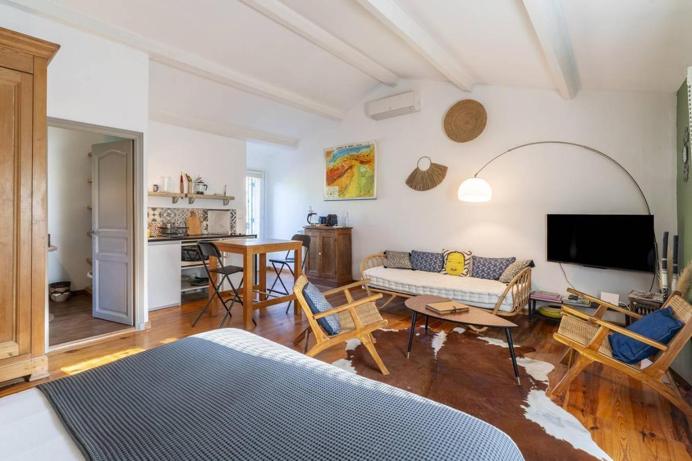 Mas La Pauline De Charme & Roulotte Holiday home