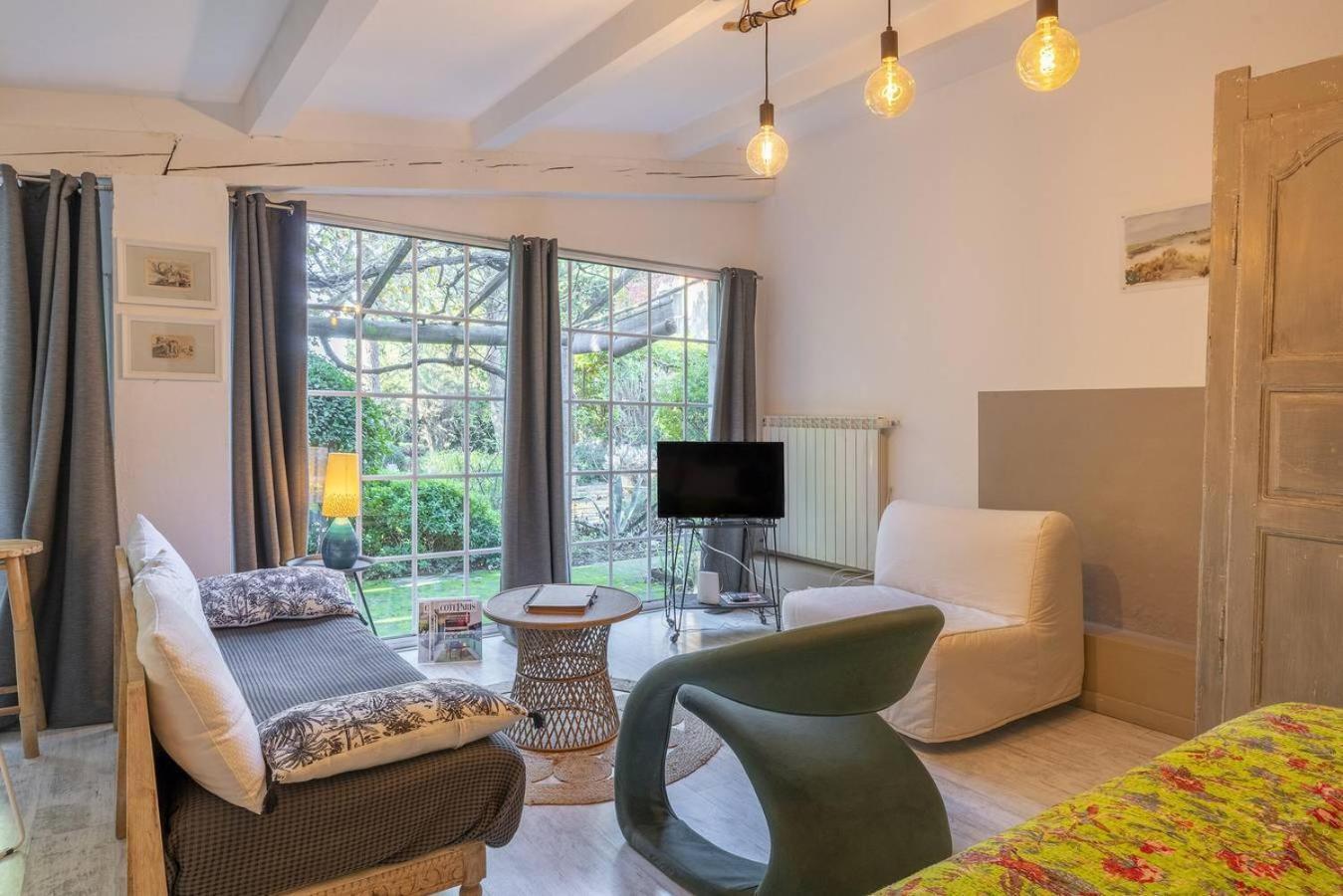 Mas La Pauline De Charme & Roulotte Holiday home