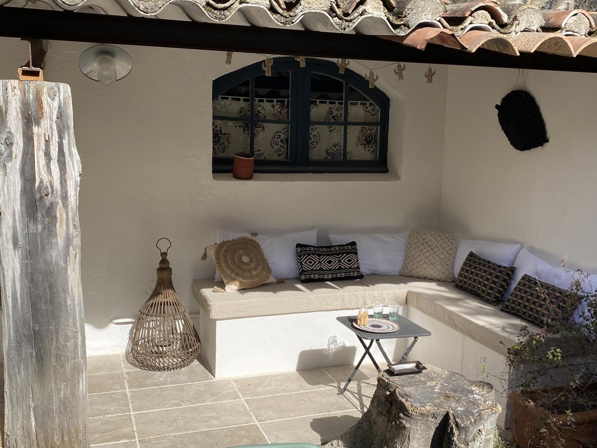 Mas La Pauline De Charme & Roulotte Holiday home *