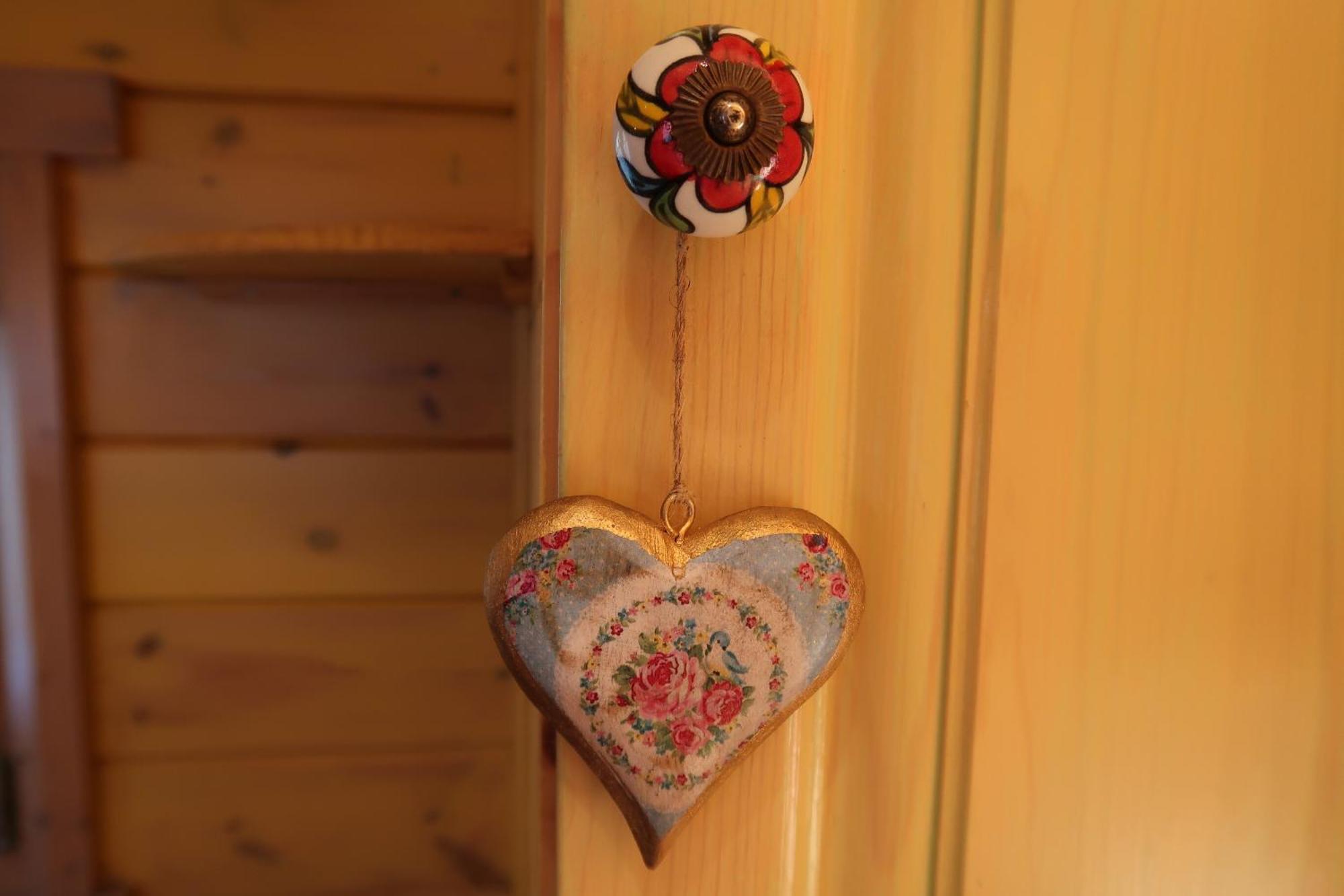 Mas La Pauline De Charme & Roulotte Holiday home *